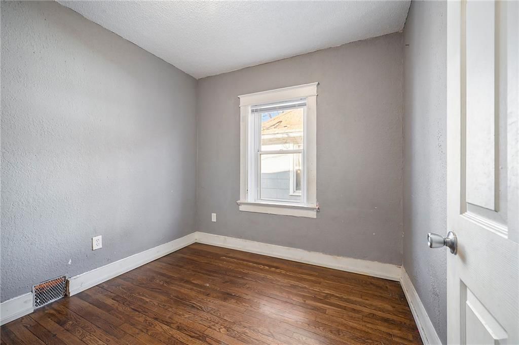 5209 Independence Avenue — photo 23