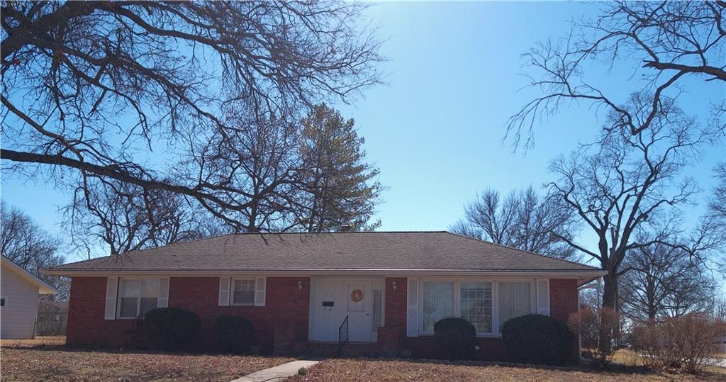 1 Holly Lane, Paola, KS