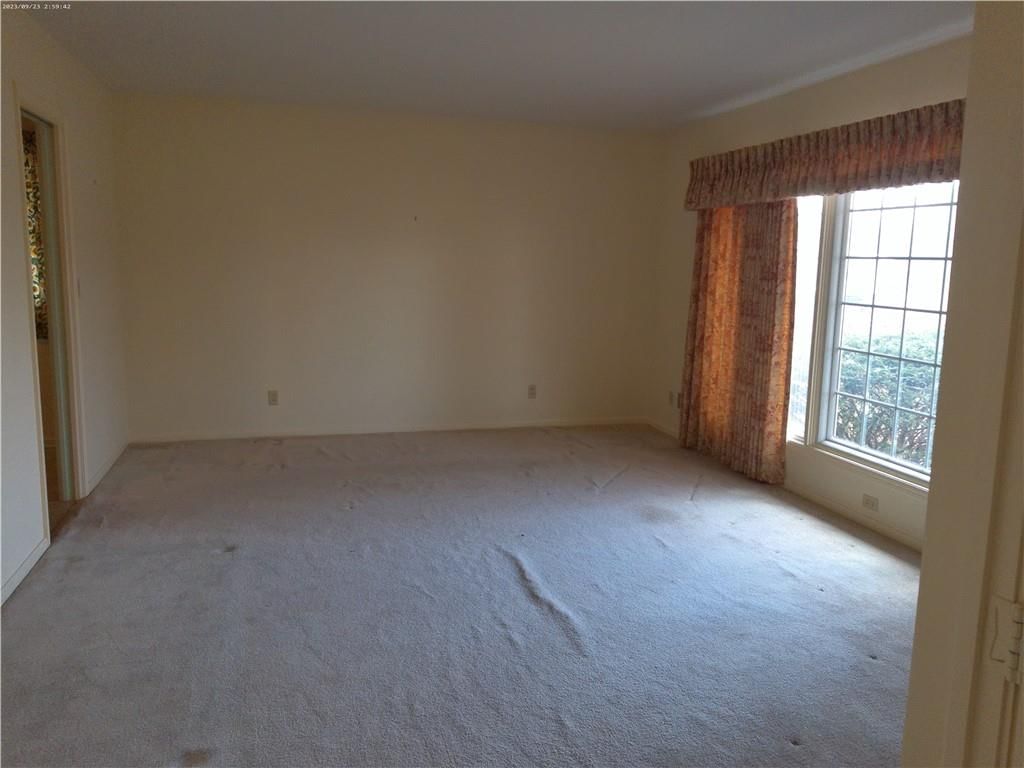 1 Holly Lane — photo 3