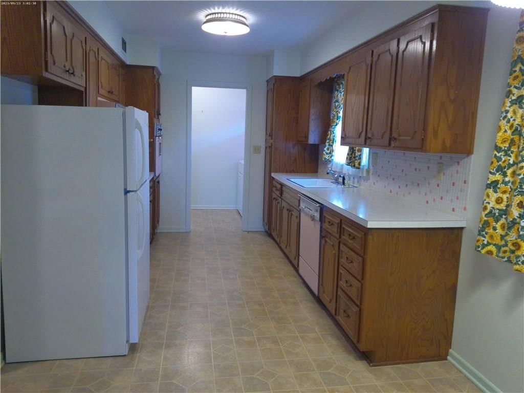 1 Holly Lane — photo 8