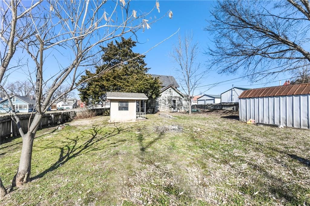 109 W Miami Street NE — photo 32