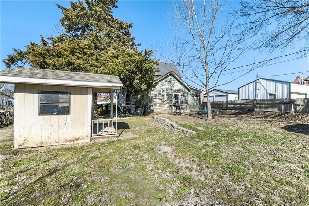 109 W Miami Street NE — photo 33