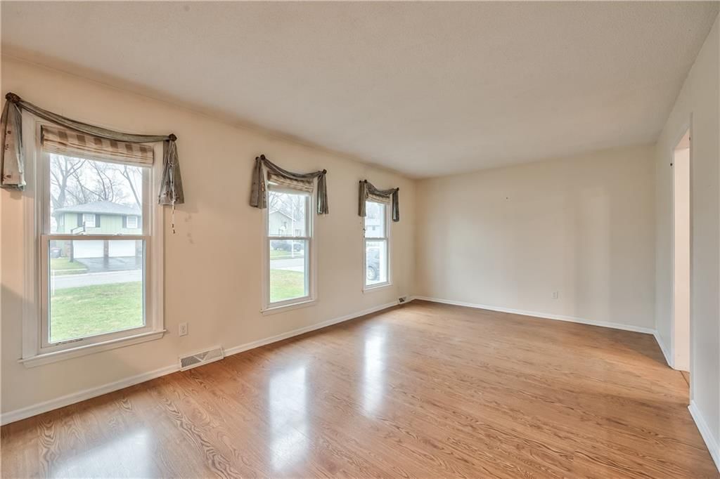 12721 W 100th Street — photo 3