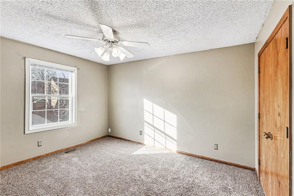 15736 W 149th Terrace — photo 3