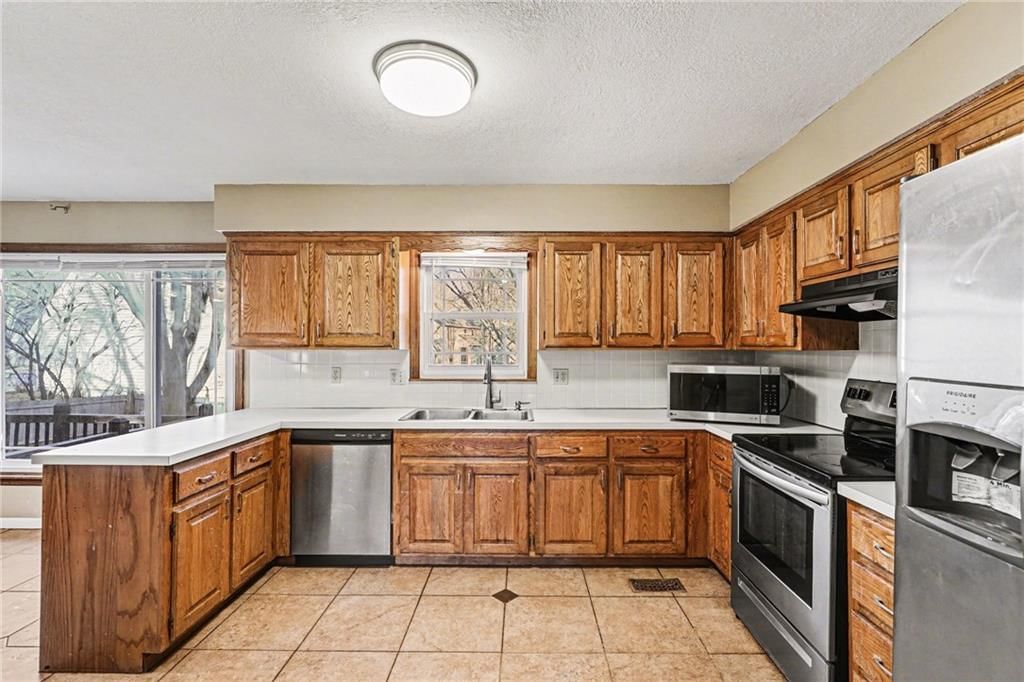 15736 W 149th Terrace — photo 9