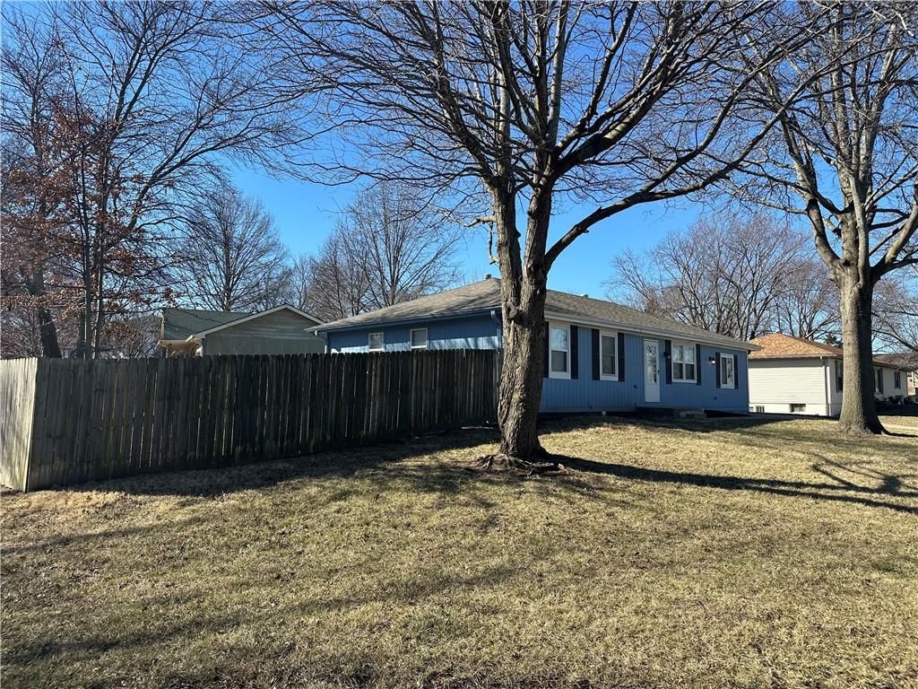 303 E Wilson Street — photo 4