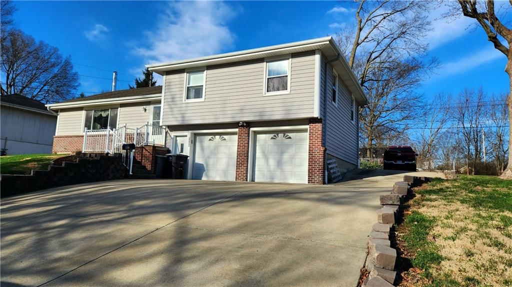 3704 S CLAREMONT Avenue — photo 2