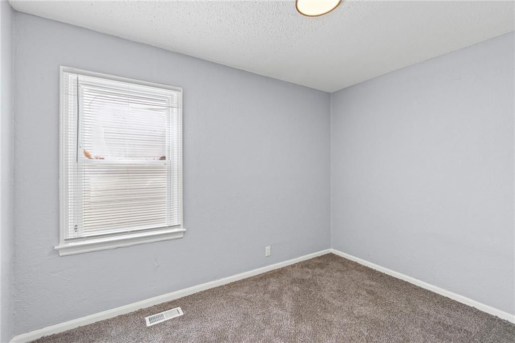 5752 College Avenue — photo 10