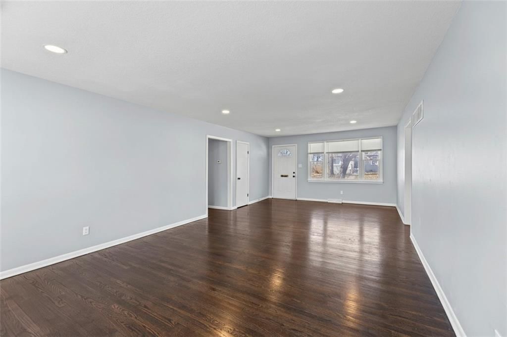 8401 Wayne Avenue — photo 3