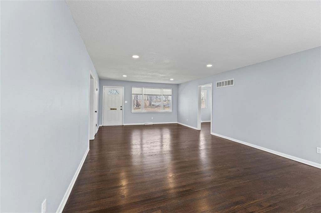 8401 Wayne Avenue — photo 4