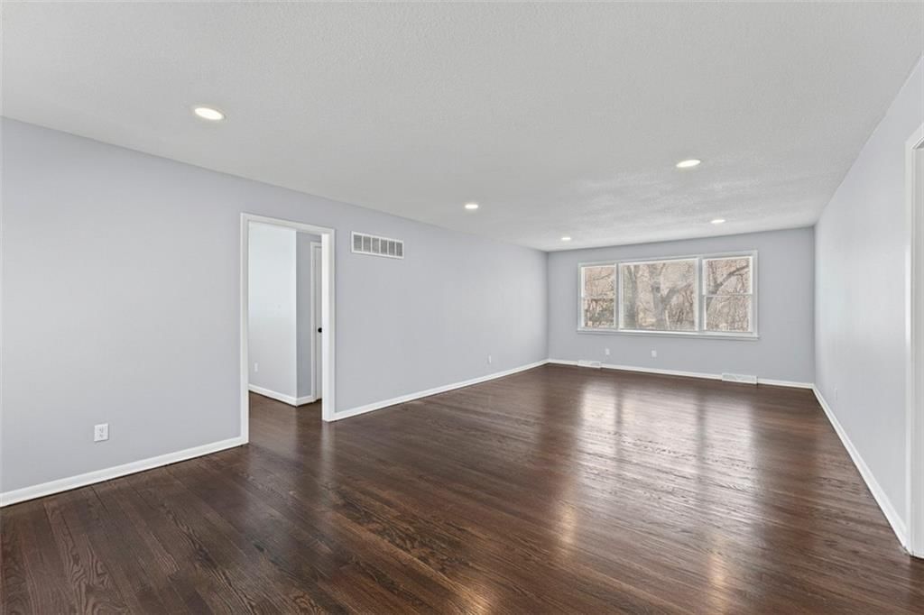 8401 Wayne Avenue — photo 5
