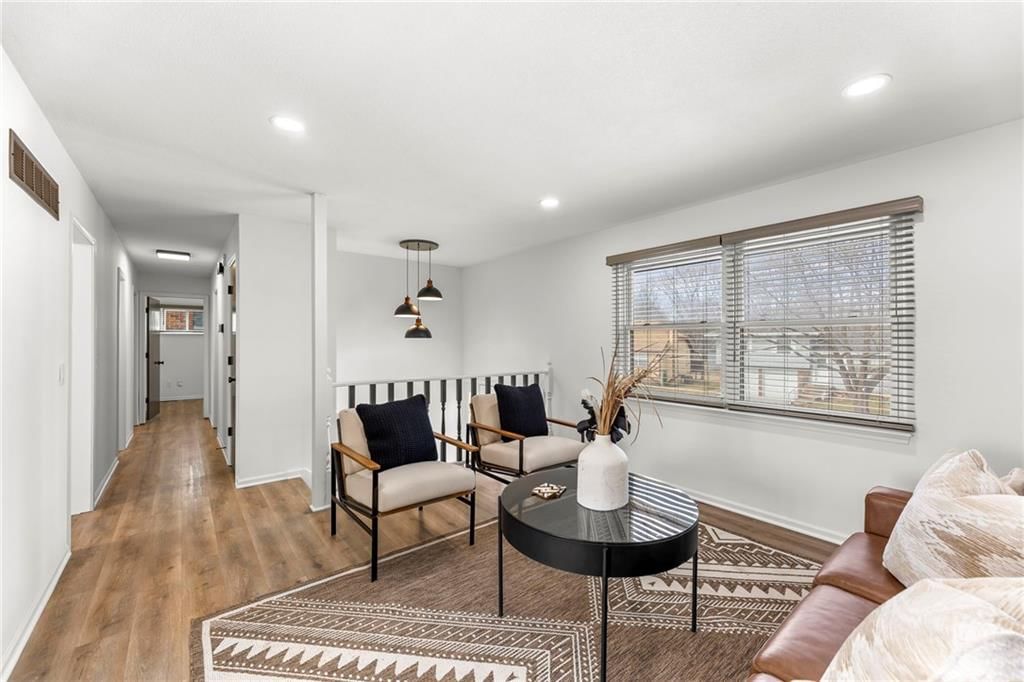2027 E Mohawk Court — photo 3