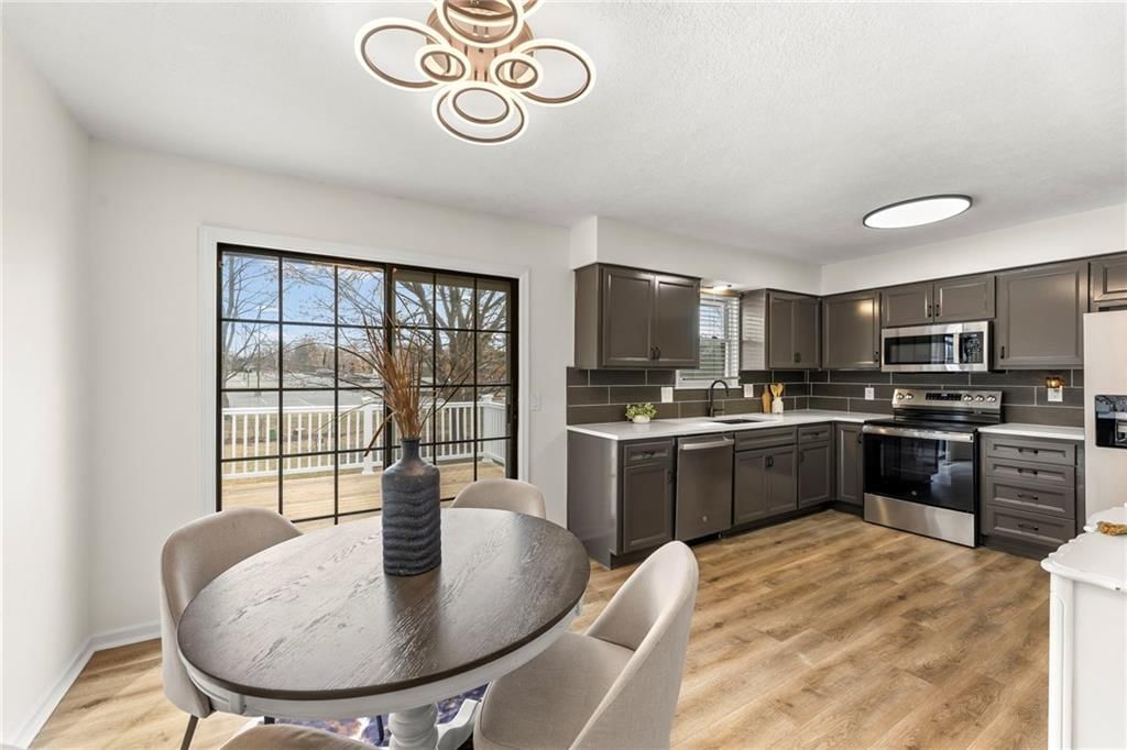 2027 E Mohawk Court — photo 9