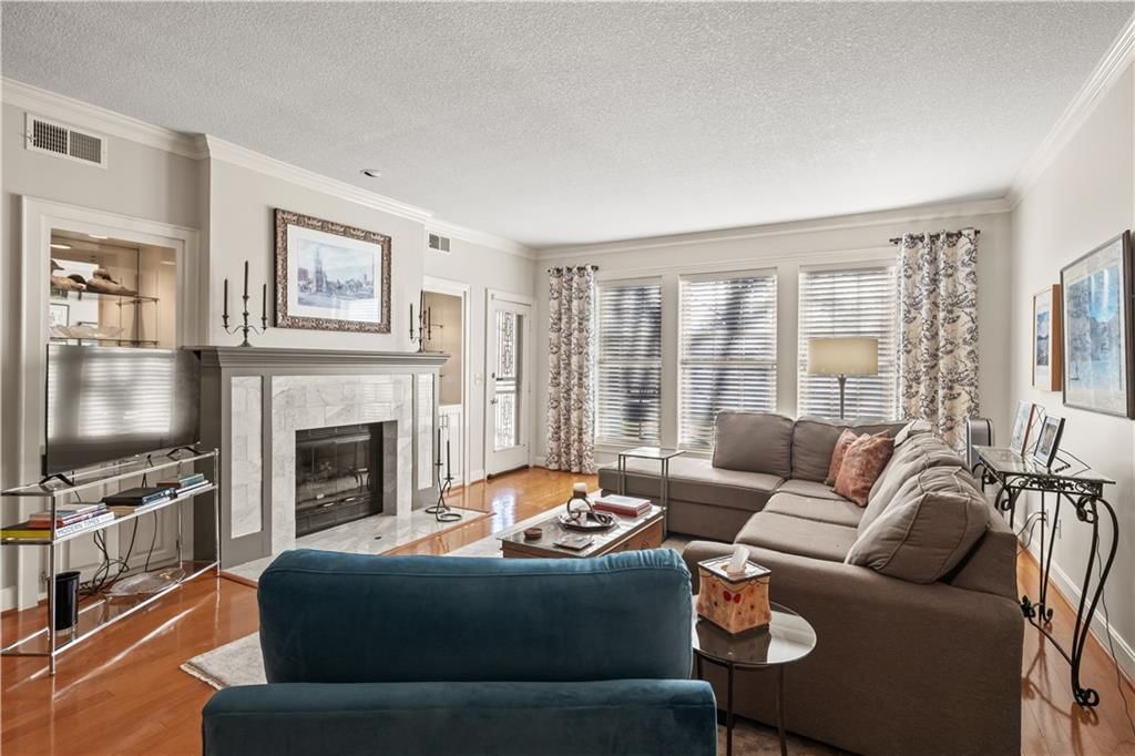 3936 Shawnee Mission Parkway, Fairway, KS