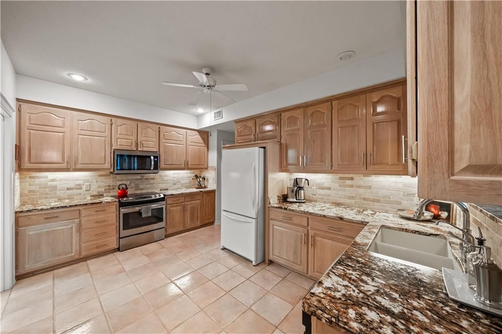 3936 Shawnee Mission Parkway — photo 7