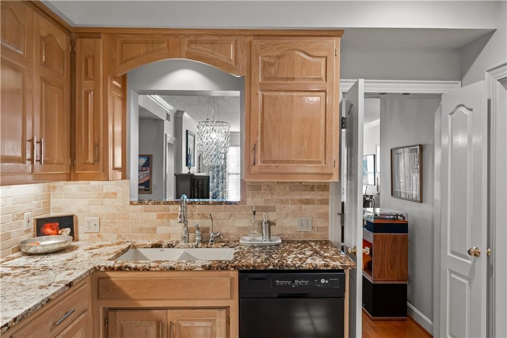 3936 Shawnee Mission Parkway — photo 9
