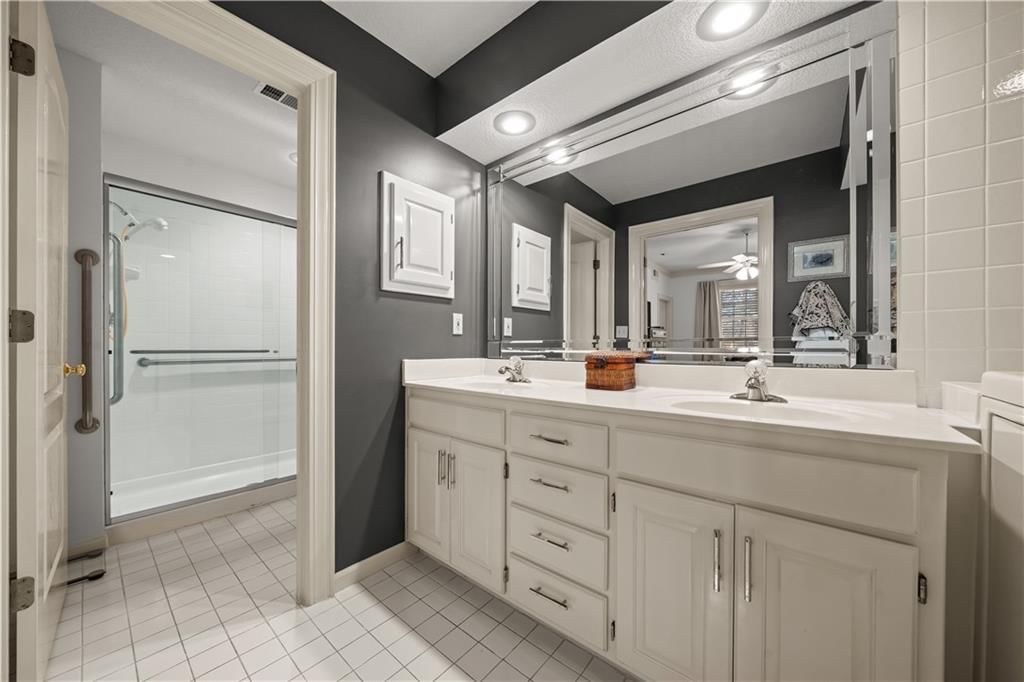 3936 Shawnee Mission Parkway — photo 15