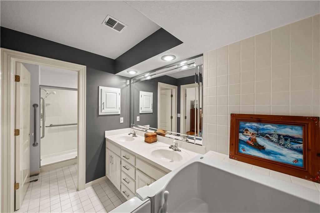 3936 Shawnee Mission Parkway — photo 16