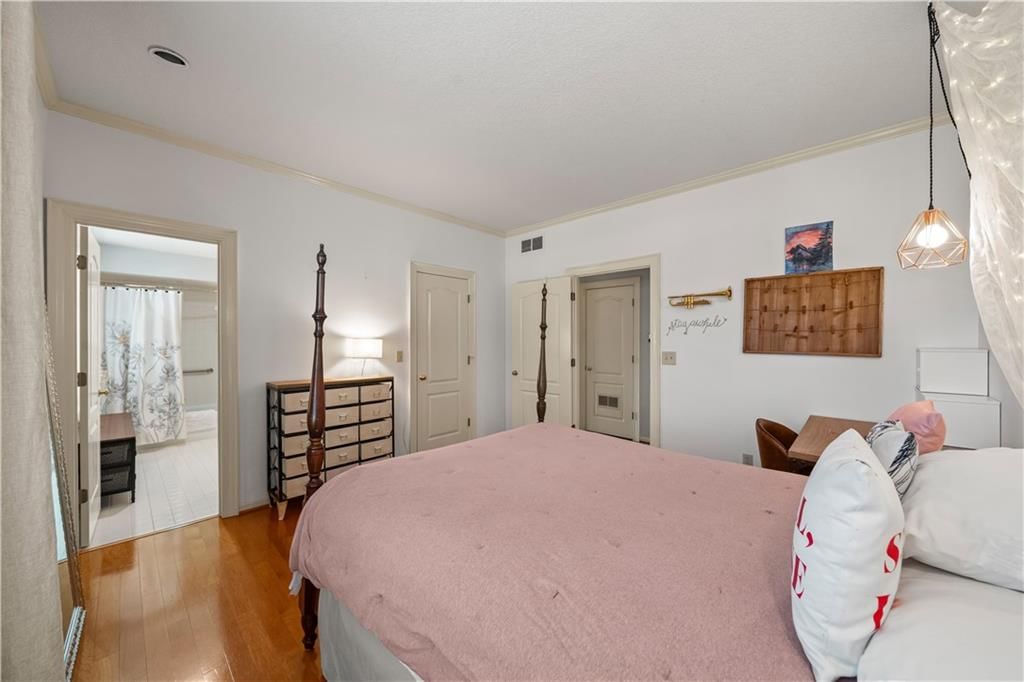 3936 Shawnee Mission Parkway — photo 18