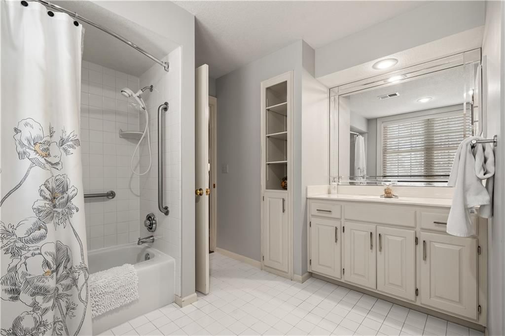 3936 Shawnee Mission Parkway — photo 19