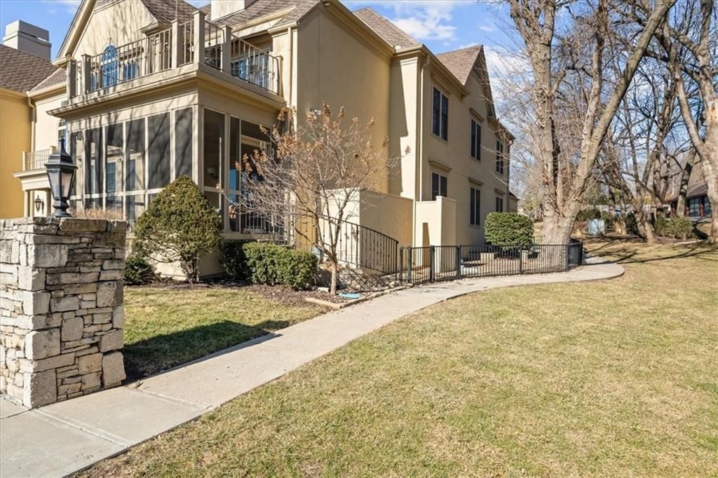 3936 Shawnee Mission Parkway — photo 25