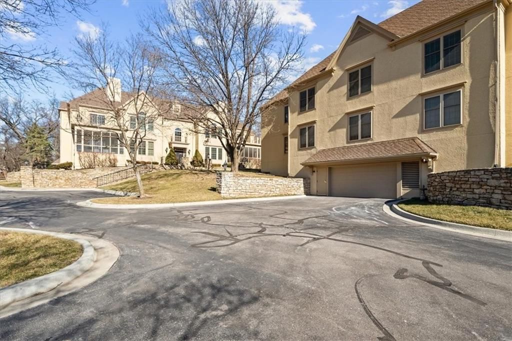 3936 Shawnee Mission Parkway — photo 27