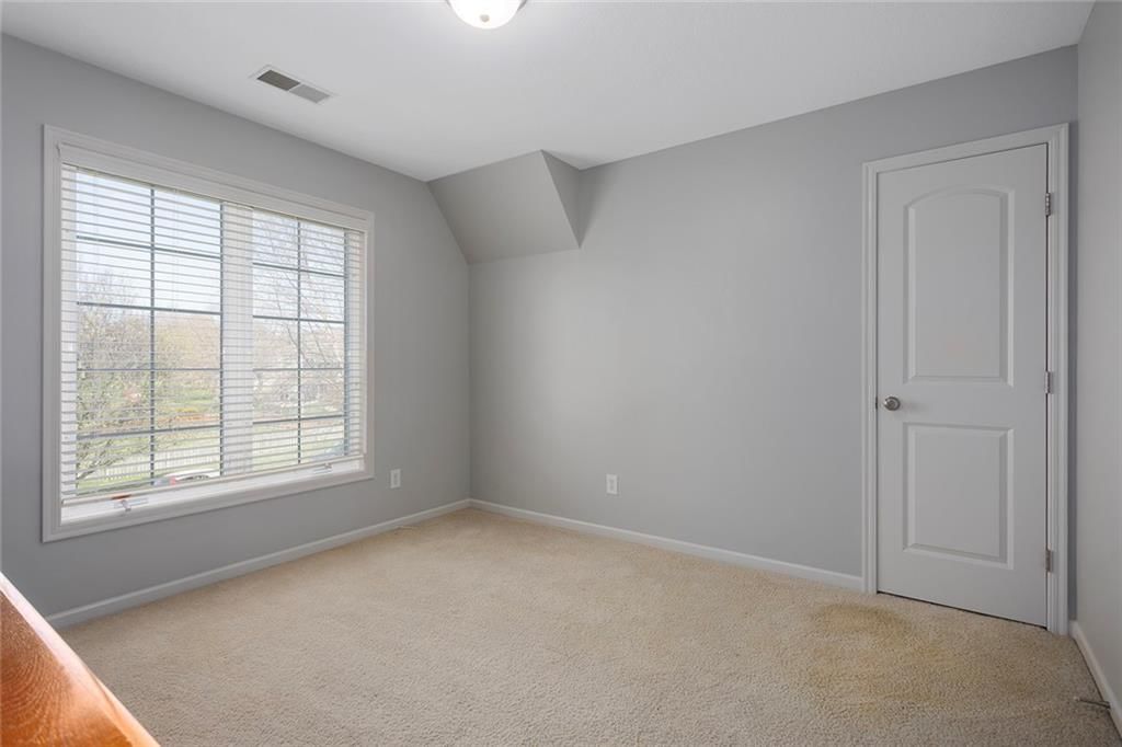 9409 N Laurel Avenue — photo 28