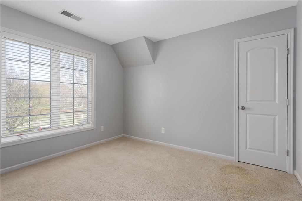 9409 N Laurel Avenue — photo 33