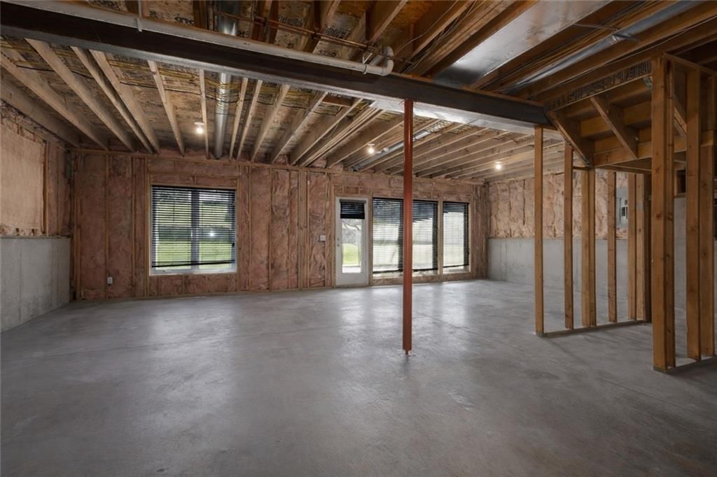9409 N Laurel Avenue — photo 35