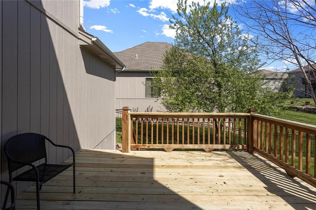 9409 N Laurel Avenue — photo 37