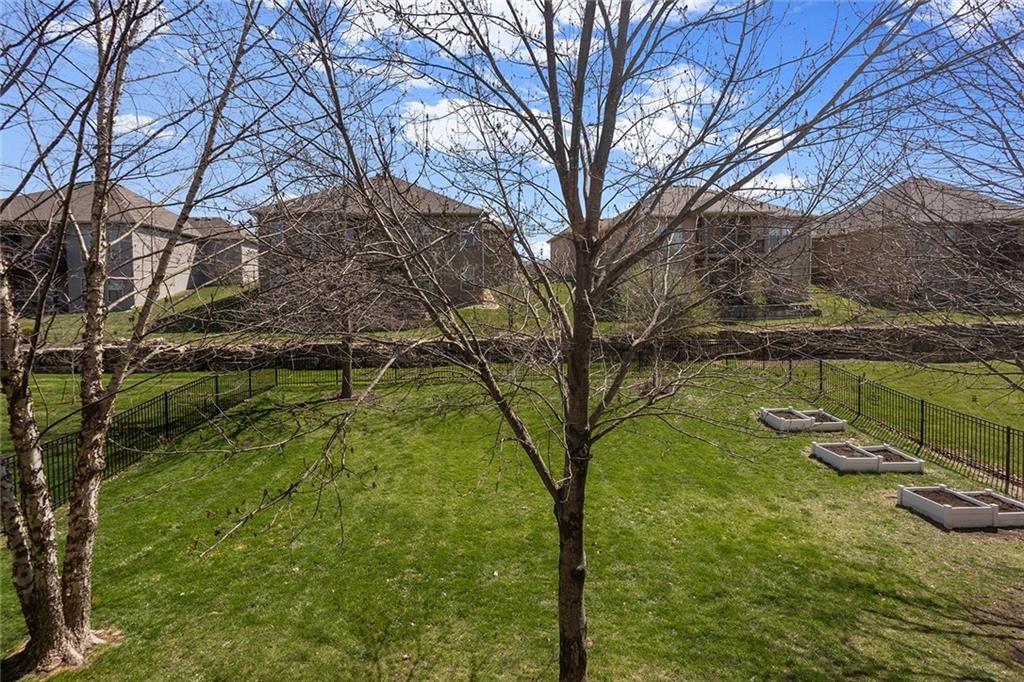 9409 N Laurel Avenue — photo 40