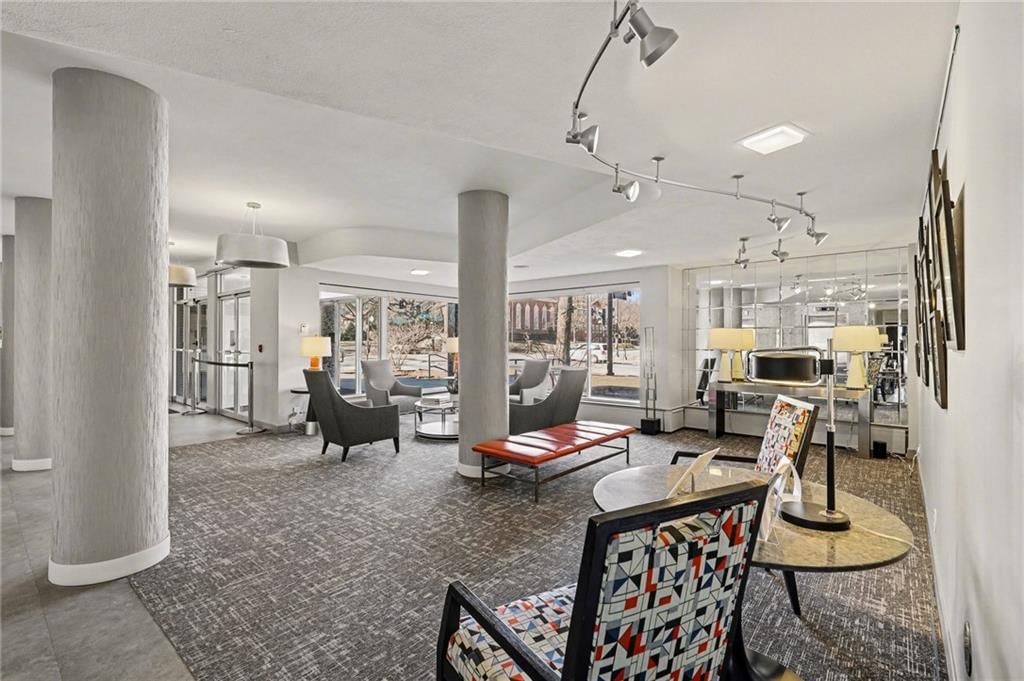 333 W Meyer Boulevard — photo 10