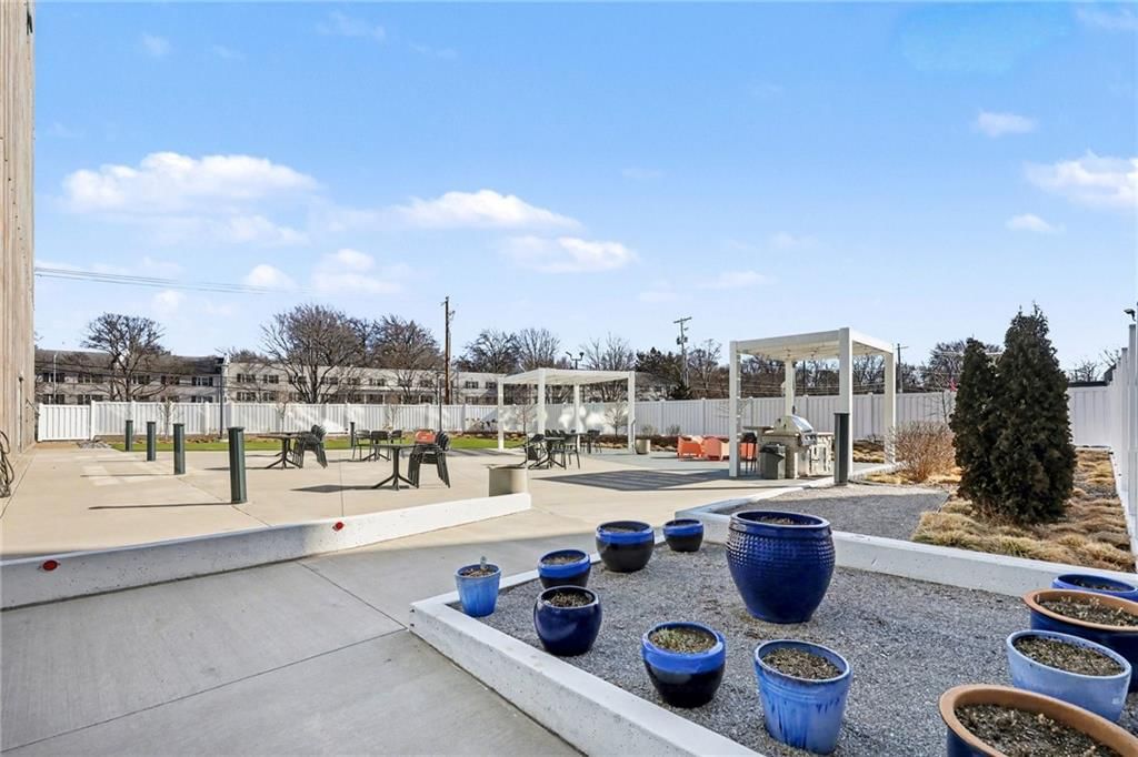 333 W Meyer Boulevard — photo 13