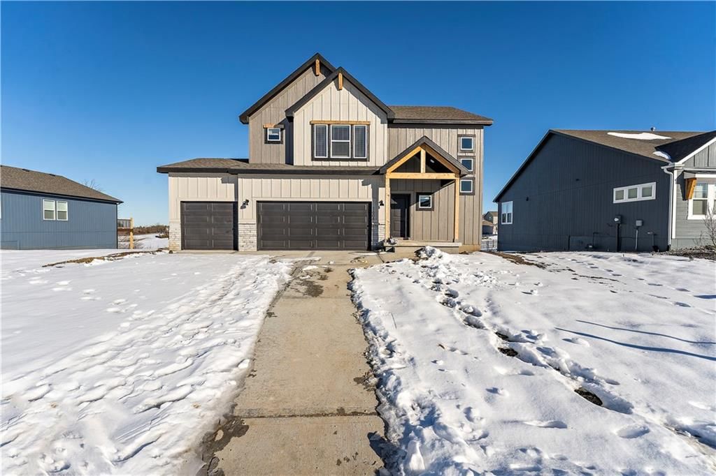 1503 SW Meadowlark Court, Oak Grove, MO
