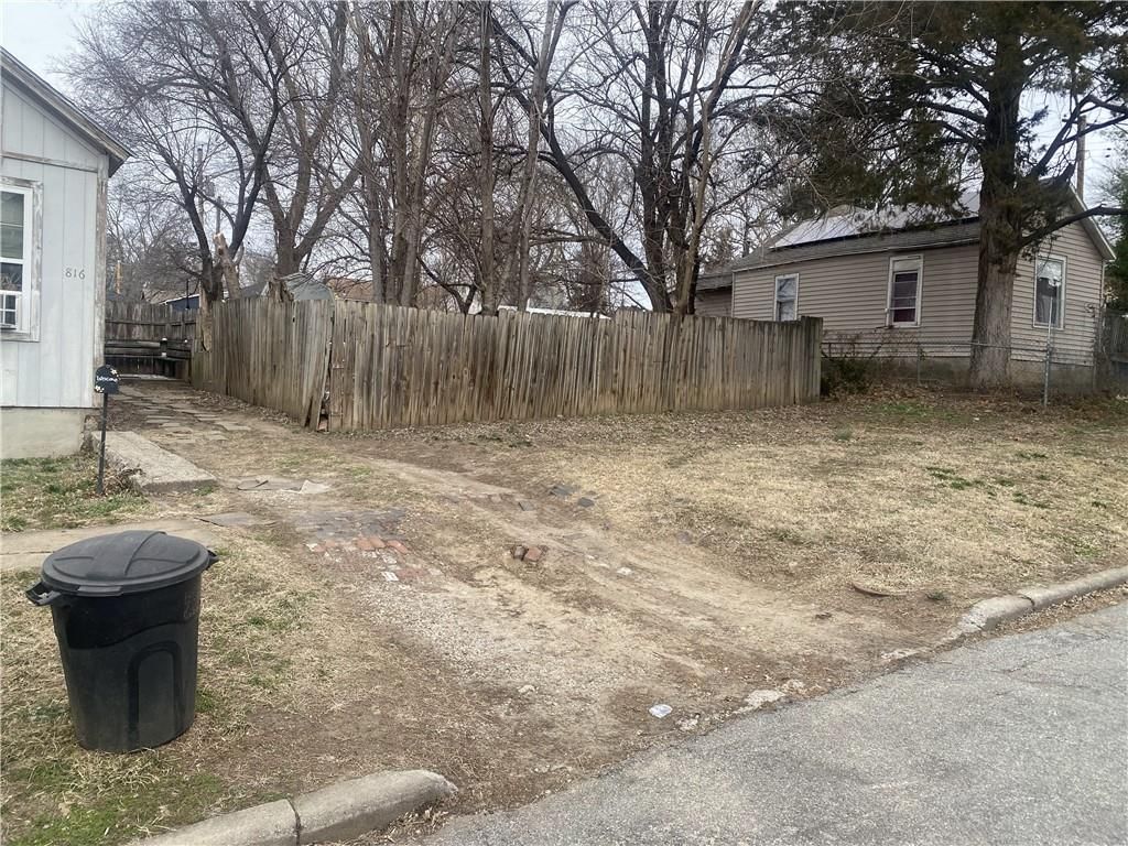 Photo 1 of 3 - 812 Kickapoo Street, Leavenworth, KS 66048