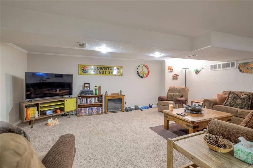 1004 N King Avenue N — photo 36