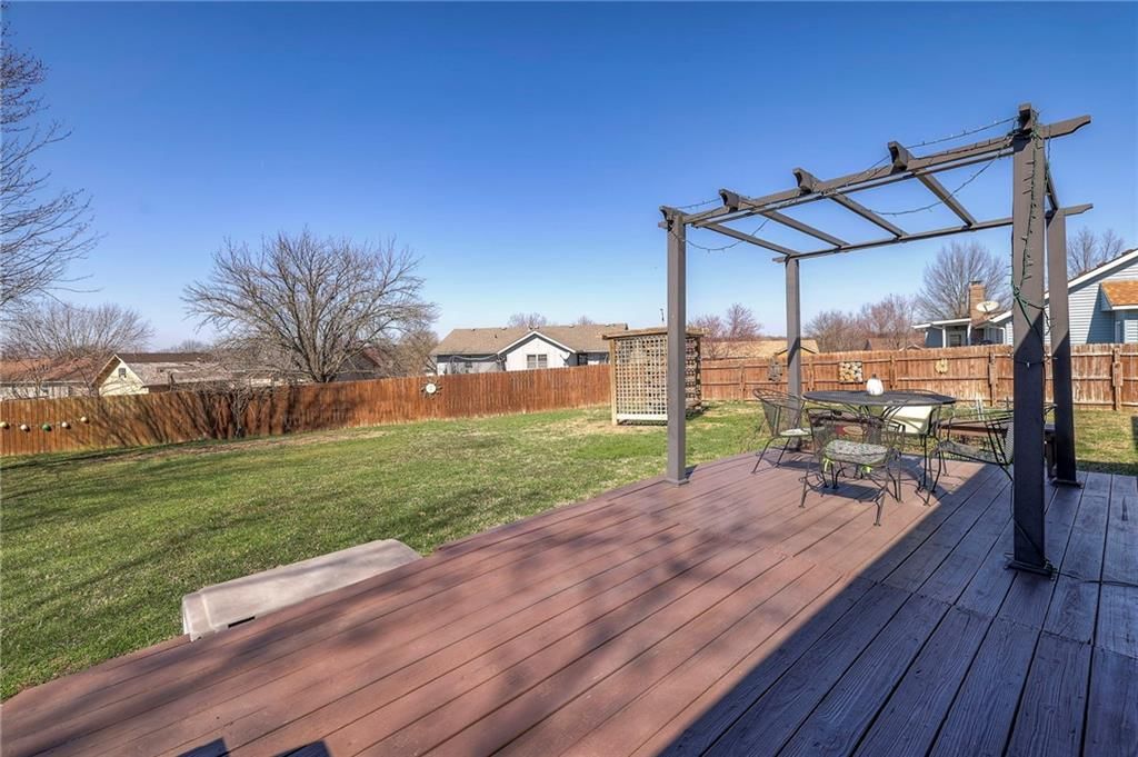 1004 N King Avenue N — photo 46