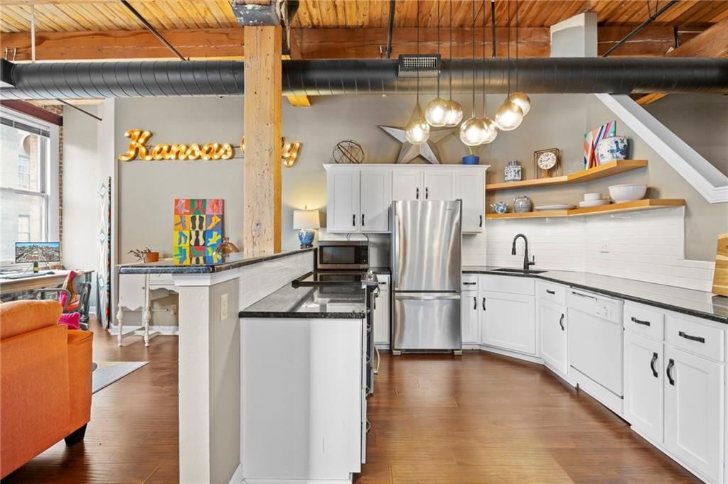 308 W 8th Street — photo 3