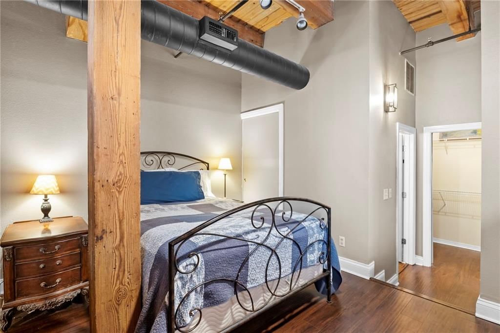 308 W 8th Street — photo 17