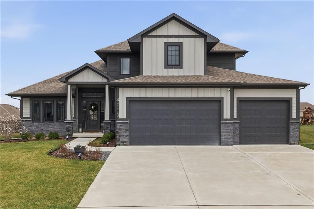 4713 NE Freehold Drive, Lee's Summit, MO