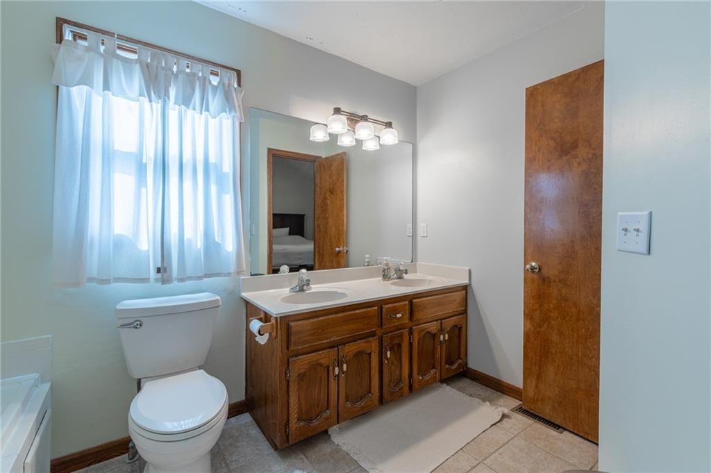 10301 NW 85th Street — photo 14