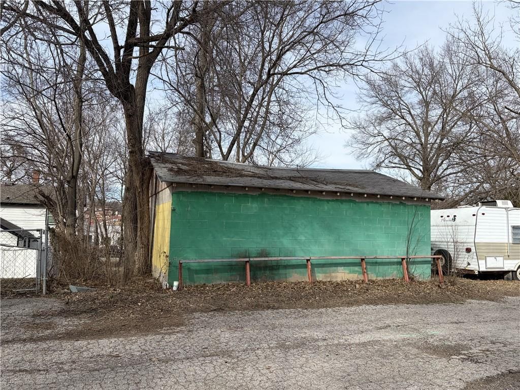 619 OAK Street — photo 5