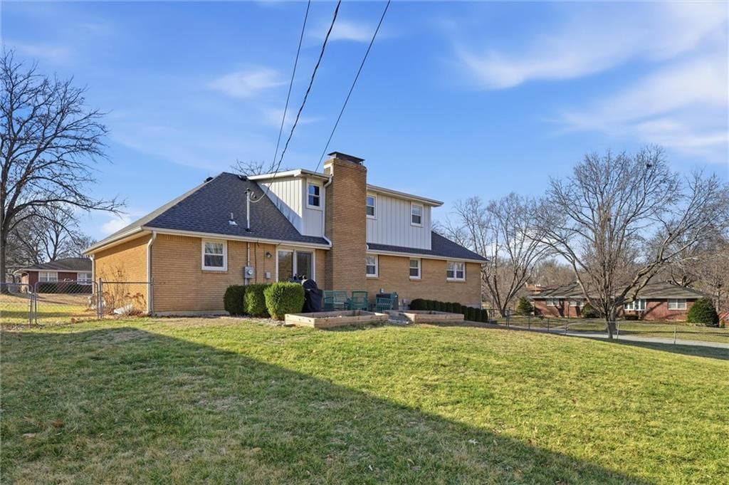 7715 N Lydia Avenue — photo 39