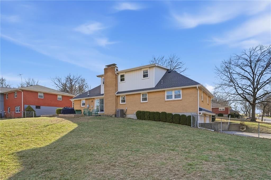 7715 N Lydia Avenue — photo 42