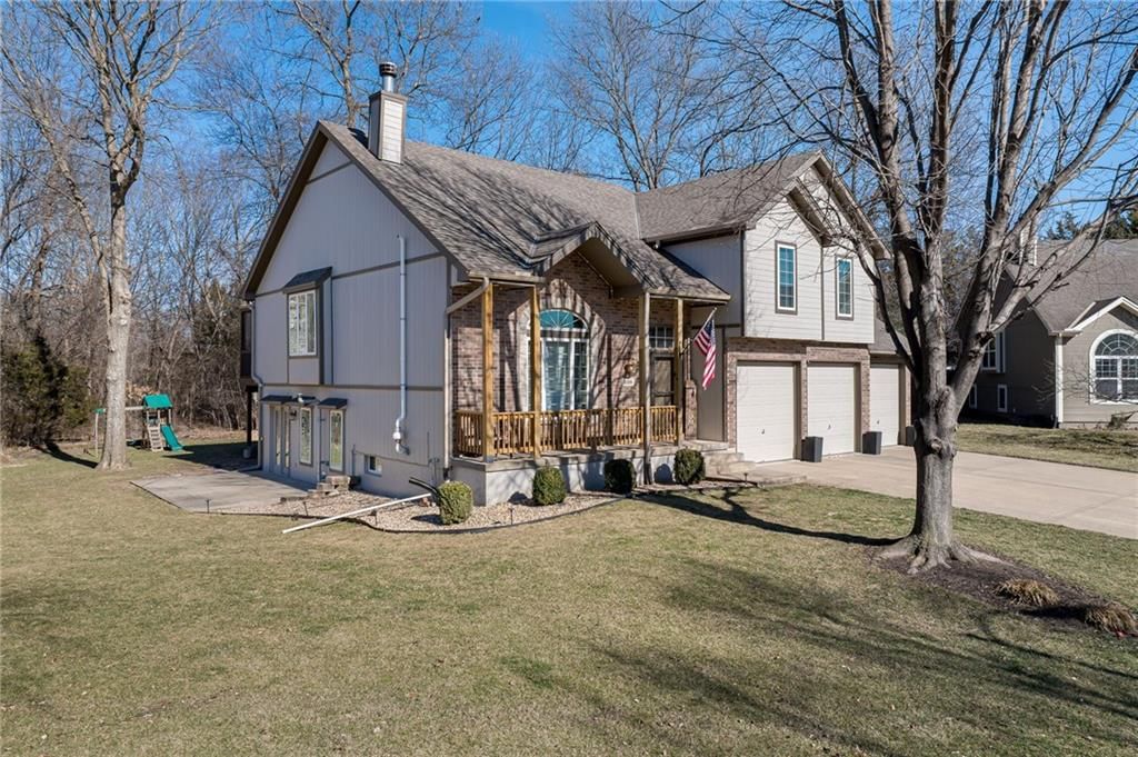 18209 Rollins Drive — photo 2