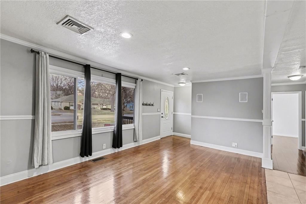 3221 S Crysler Avenue — photo 8