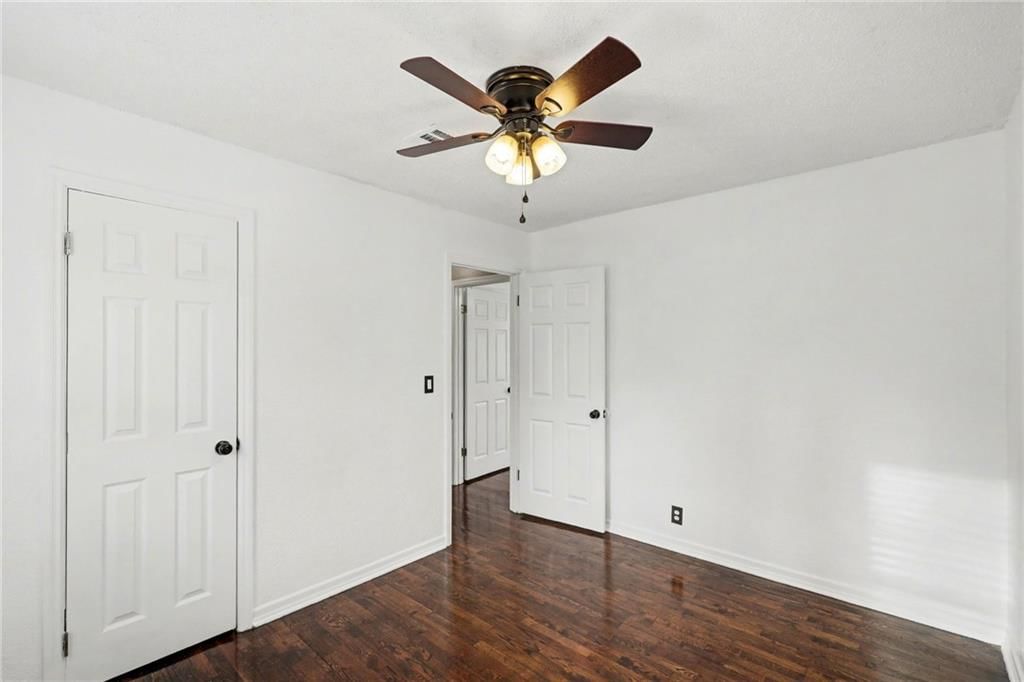 3221 S Crysler Avenue — photo 23