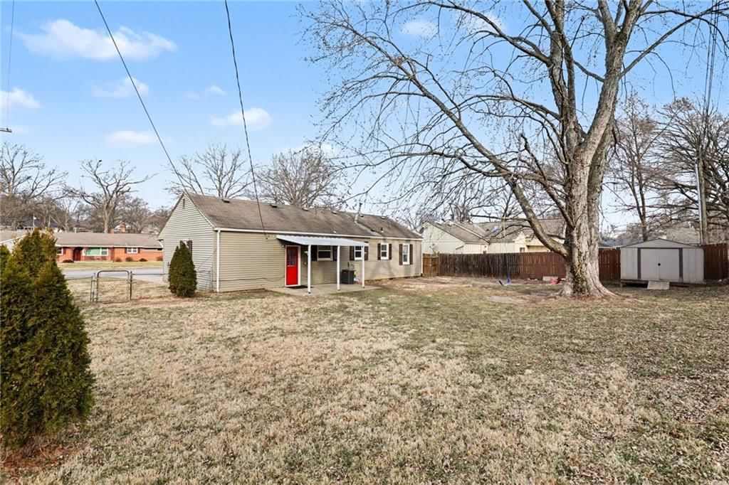 3221 S Crysler Avenue — photo 26