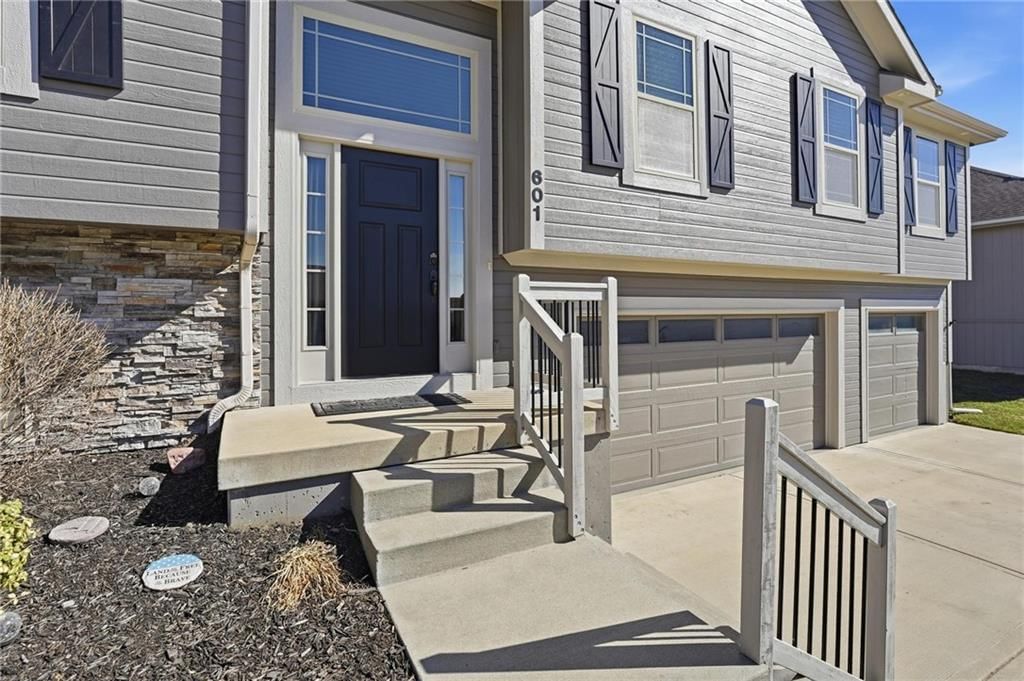 601 Crestridge Drive — photo 2
