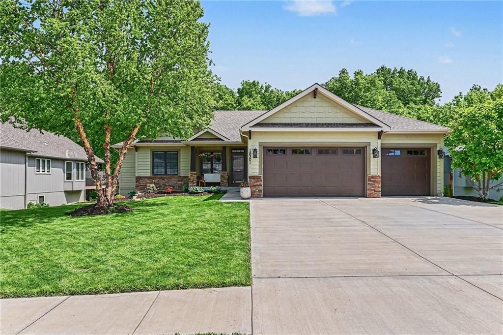18301 Belinda Drive, Smithville, MO